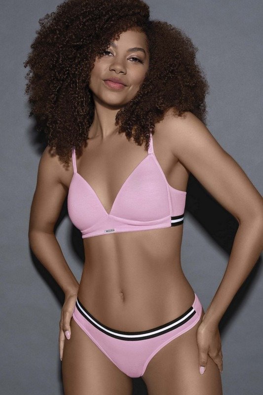Conjunto de algodón y lycra liso con dije personalizado y elástico 2 tonos. Corpiño triángulo soft sin push up. Colaless.